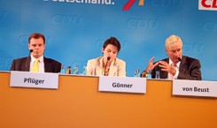 Dr. Friedbert Pflüger MdA, Tanja Gönner und Ole von Beust im Forum IV 